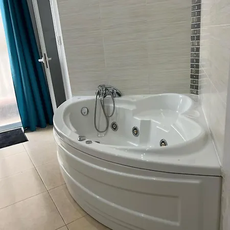 Magnolia St Julians Guest house *